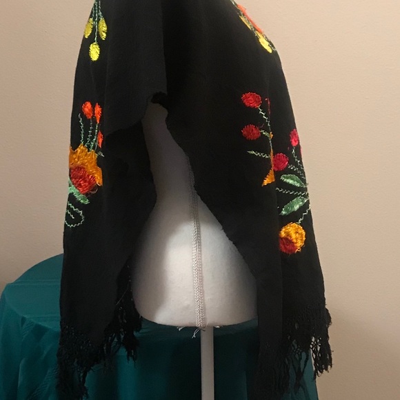 Handmade Poncho made in Guaymas - Picture 5 of 8